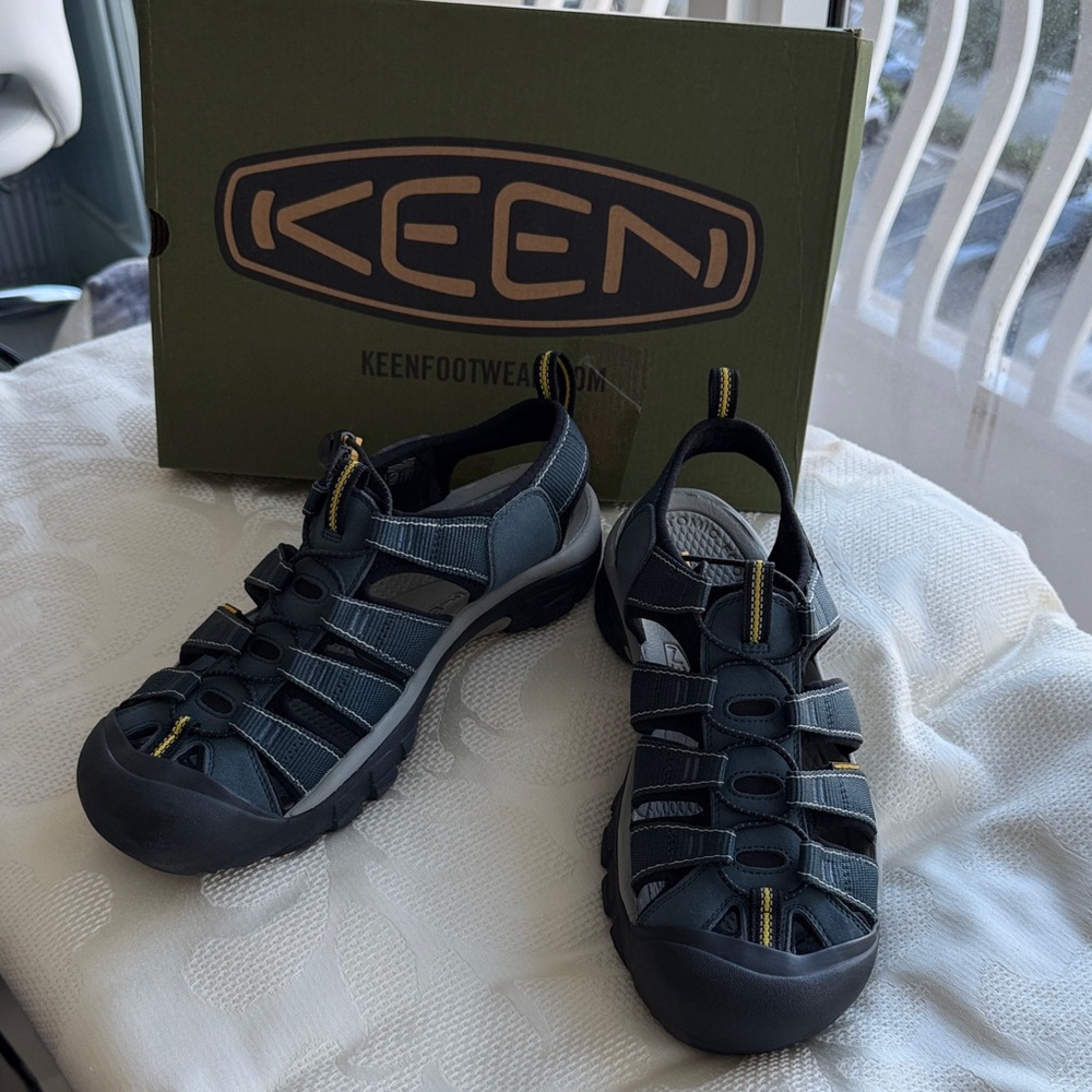 KEEN Men's Newport H2 Closed Toe Water Sandals  size 12